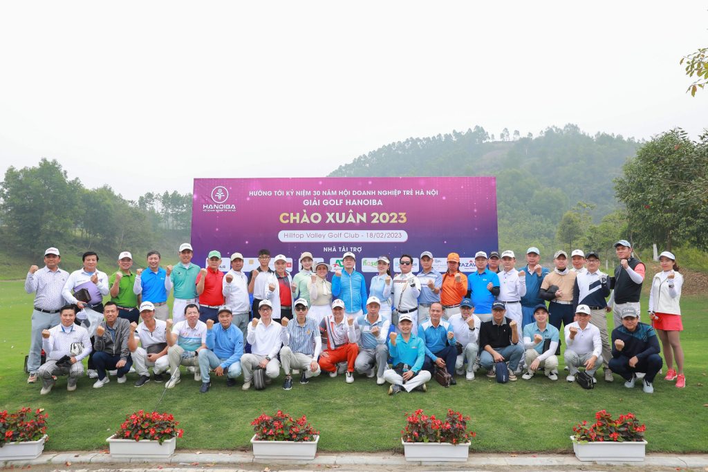 Ảnh chụp tập thể tại Giải Golf Tết Doanh Nhân Trẻ HANOIBA 2024