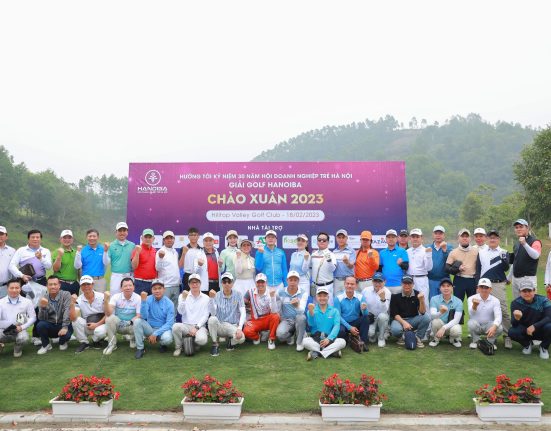 Ảnh chụp tập thể tại Giải Golf Tết Doanh Nhân Trẻ HANOIBA 2024