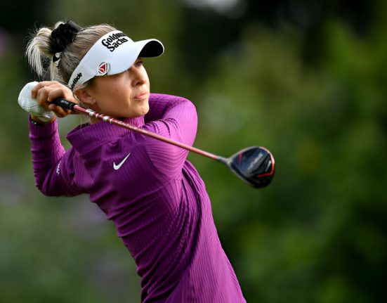 Nelly Korda thực hiện cú swing tại giải Evian Championship