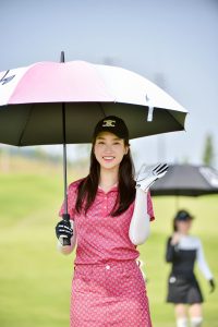 Hoa hậu Đỗ Mỹ Linh mừng sinh nhật trên sân golf