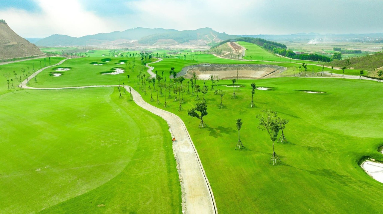 Lục Nam Corn Hill Golf & Resort là điểm đến nổi bật với thiết kế dựa trên địa hình đồi núi đặc trưng của Bắc Giang