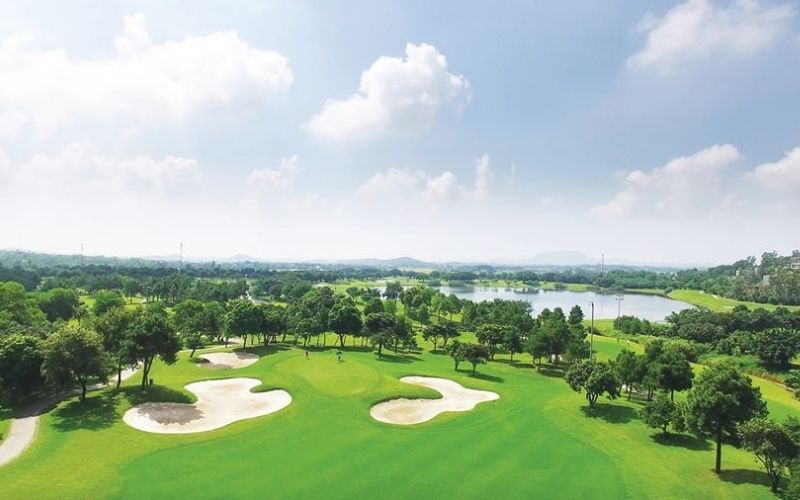 đặt lịch chơi golf trước qua các ứng dụng như Baygolf