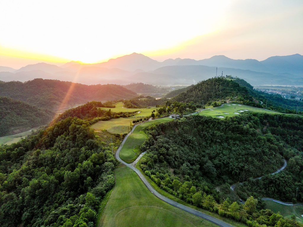 Hilltop Valley Golf Club: Sân Golf Tuyệt Đẹp Tại Vùng Núi Hòa Bình - Tin  Tức Baygolf