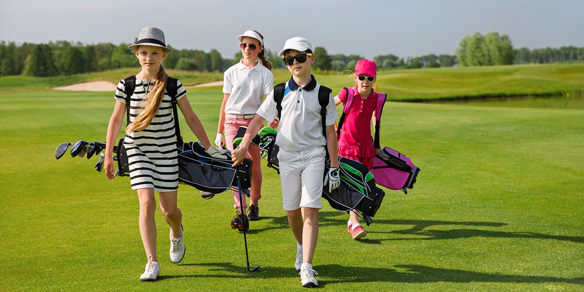 dạy trẻ em chơi golf