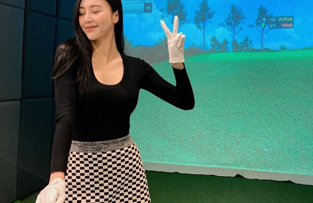 Vũ Ngọc Châm diện phong cách golf quyến rũ trên sân golf