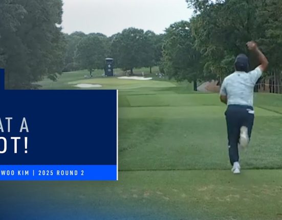 Si Woo Kim ăn mừng sau cú hole-in-one lịch sử tại hố số 6 PGA Championship 2025