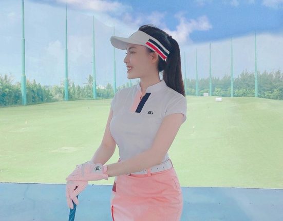 Âu Hà My tươi cười trên sân golf, phong cách sang trọng