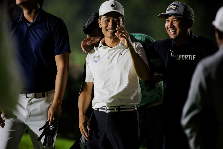 Golfer Hồ Khắc Luận vui mừng khi kết thúc hố đấu cuối cùng