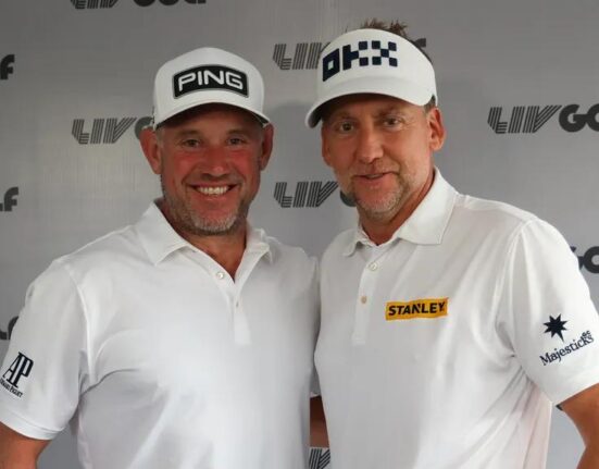 Ian Poulter và Lee Westwood gia hạn LIV Golf
