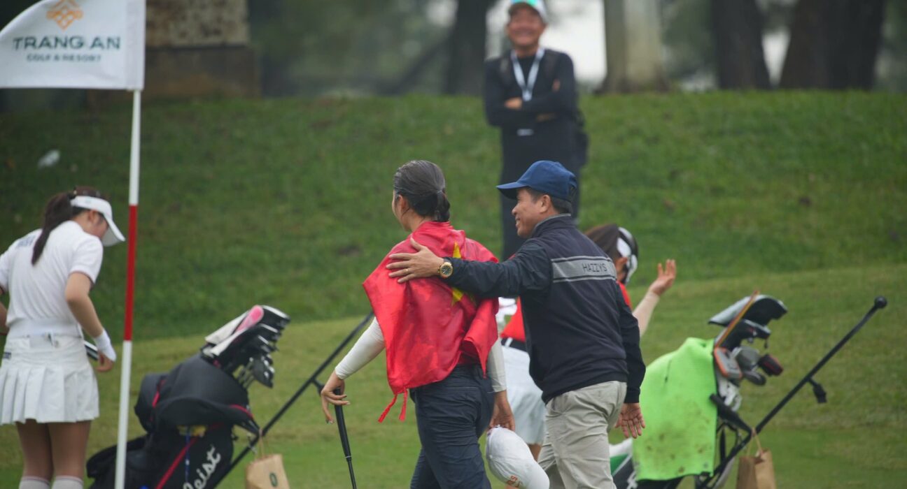 LÊ CHÚC AN CHÍNH THỨC DÀNH CHIẾN THẮNG BẢNG NỮ TẠI TRANG AN AJGA IPS 2026 – DẤU ẤN RỰC RỠ CỦA GOLF TRẺ VIỆT NAM 1 LÊ CHÚC AN CHÍNH THỨC DÀNH CHIẾN THẮNG BẢNG NỮ TẠI TRANG AN AJGA IPS 2026 – DẤU ẤN RỰC RỠ CỦA GOLF TRẺ VIỆT NAM