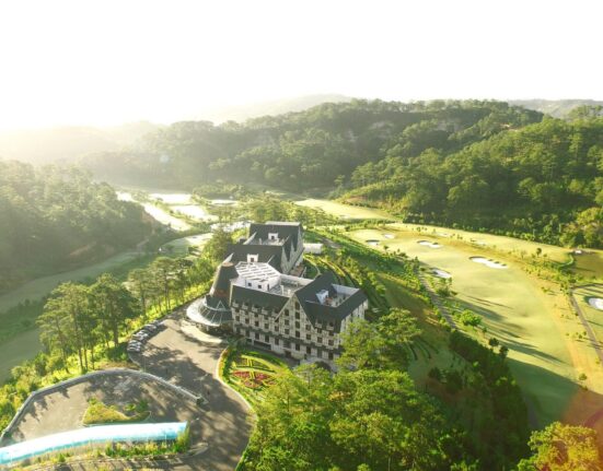 Đặt sân golf