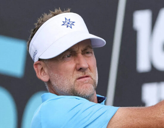 Ian Poulter cảnh báo LIV Golf