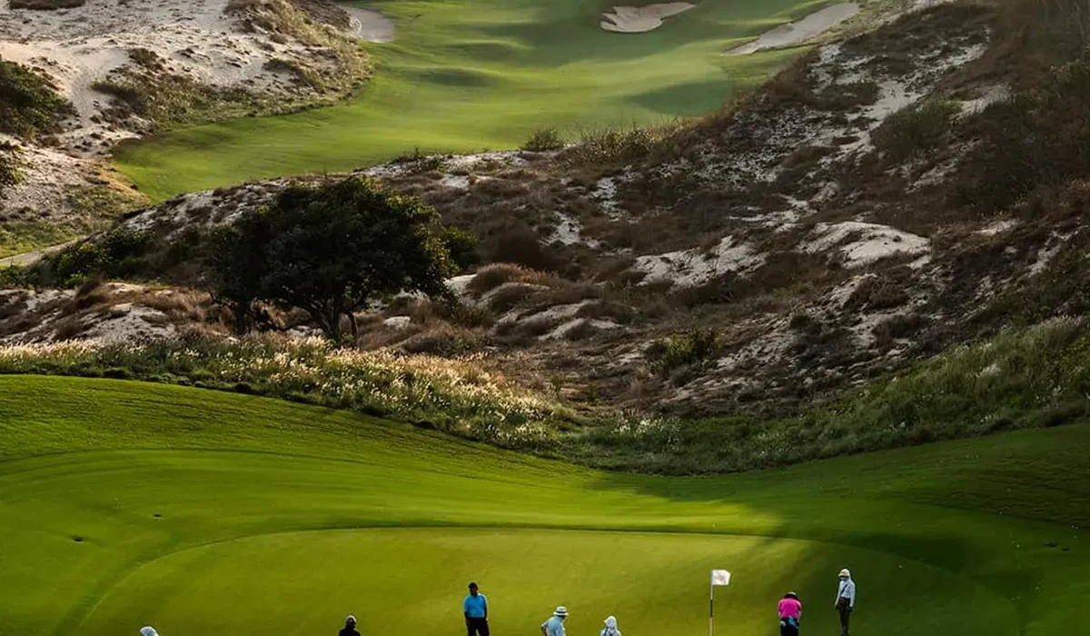 Sân golf The Bluffs Hồ Tràm: Trải nghiệm links đỉnh cao 2026 1 san golf Ho Tram The Bluffs Ho Tram Strip Alegolf 6 1